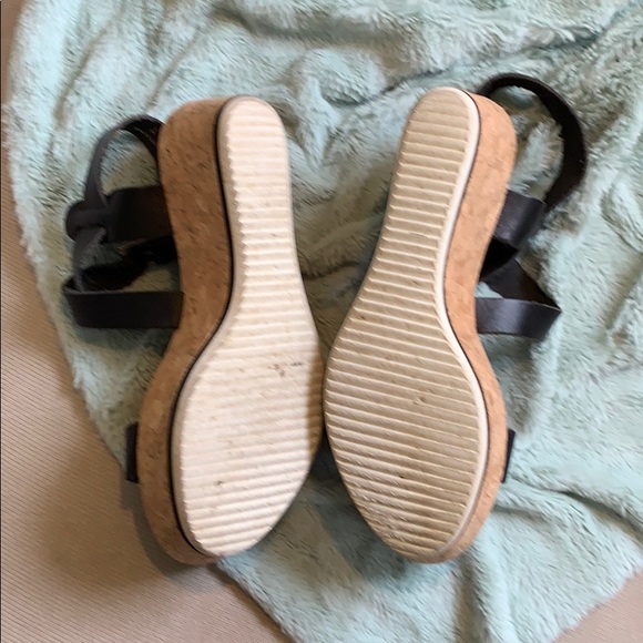 COPY - BLACK STRAPPY PLATFORM SANDALS - Picture 4 of 5